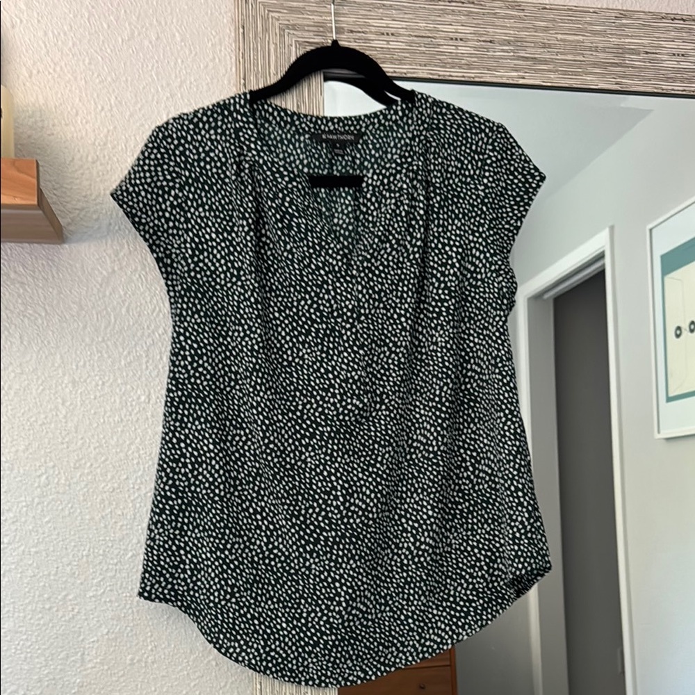 Women's Green and White Patterned Top